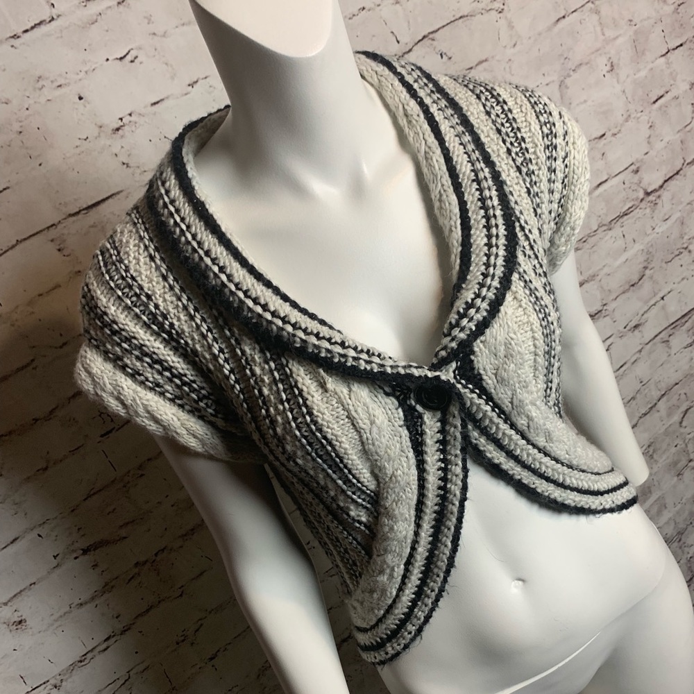 Cabi Black and Cream Shrug #440 - Size Medium